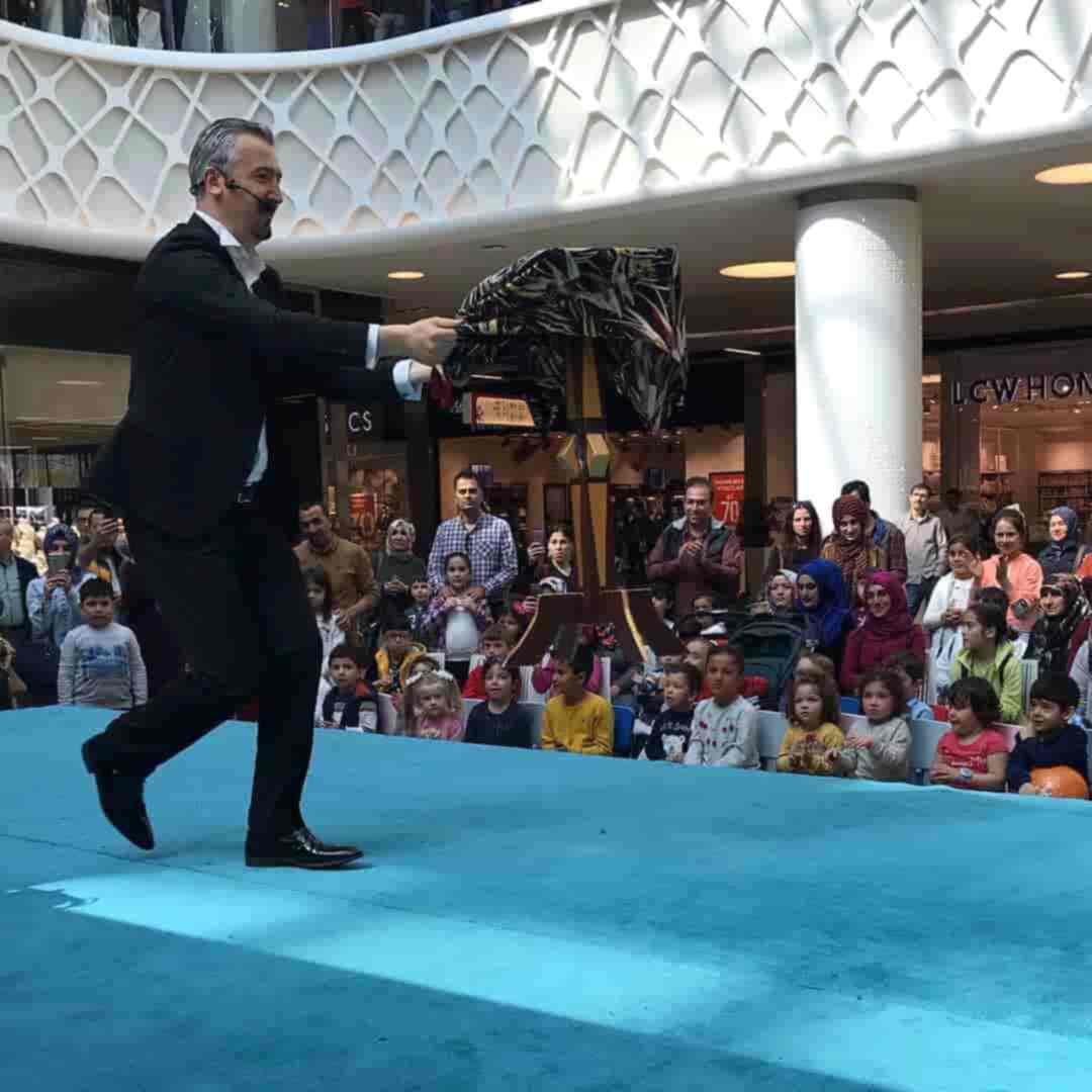 Sihirbaz Gösterisi