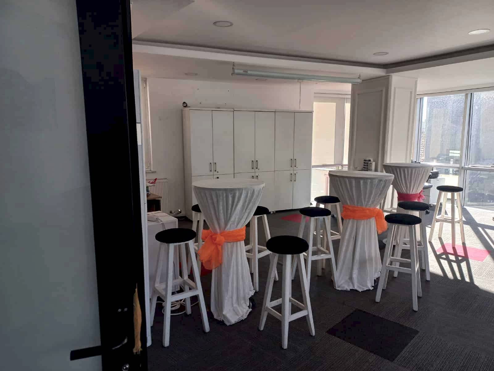 Masa Sandalye Kiralama, Tiffany sandalye , pleksi masa, Napolyon sandalye, Bistro masa, Masa Sandalye Kiralama Fiyatları, masa kiralama, sandalye kiralama