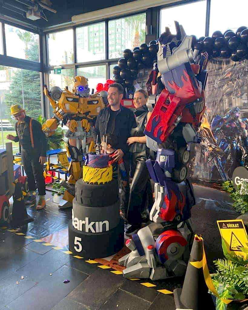 Jonglor Gösterisi, Ateş Gösterisi, Denge Gösterisi, Sihirbaz gösterisi, Robot gösterisi, Palyaço Gösterisi, Tahta bacak Gösterisi, Sirk Gösterisi Hizmet Fiyatları,