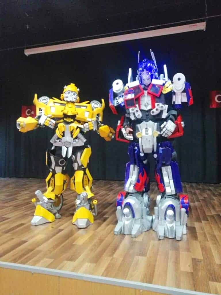 Jonglor Gösterisi, Ateş Gösterisi, Denge Gösterisi, Sihirbaz gösterisi, Robot gösterisi, Palyaço Gösterisi, Tahta bacak Gösterisi, Sirk Gösterisi Hizmet Fiyatları,